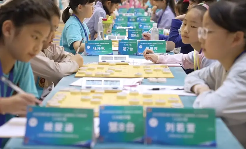 邢維昊等少, 一场温暖人, 记者