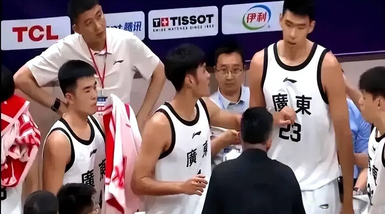 扬扬, 又传来球队